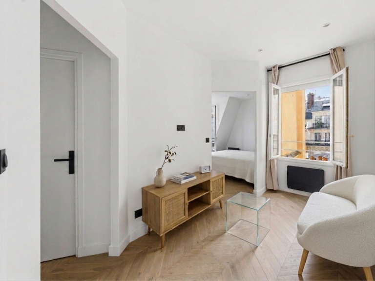Luxembourg - 5ème avec ascenseur - Refait à neuf — photo 1