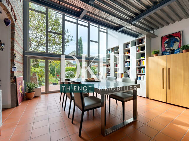 MAISON DE VILLE DE 250 M2 AVEC JARDIN EN CENTRE VILLE DE REI — photo du bien