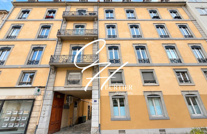 GRENOBLE - Appartement T2 - Rénové à neuf — photo 2