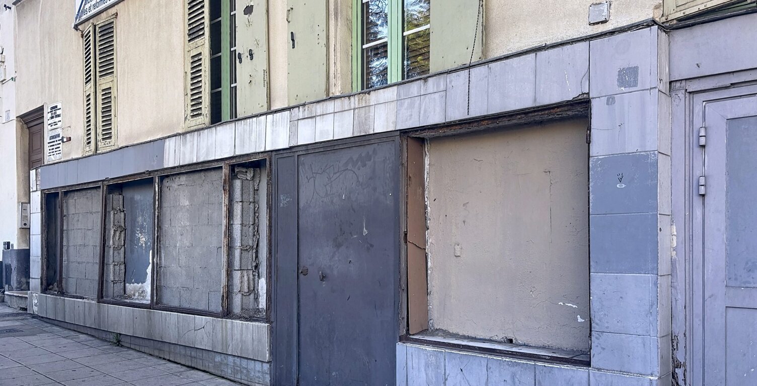 MURS COMMERCIAUX — photo 1