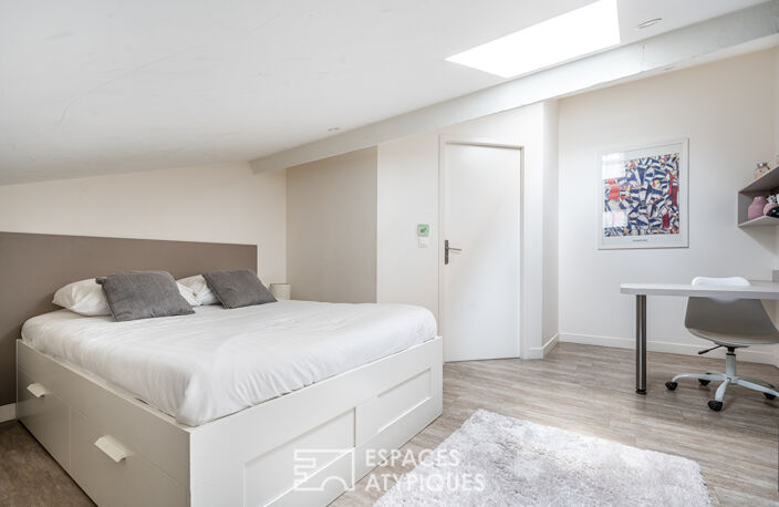 Très bel appartement en dernier étage au coeur des pentes de la Croix-Rousse — photo 4