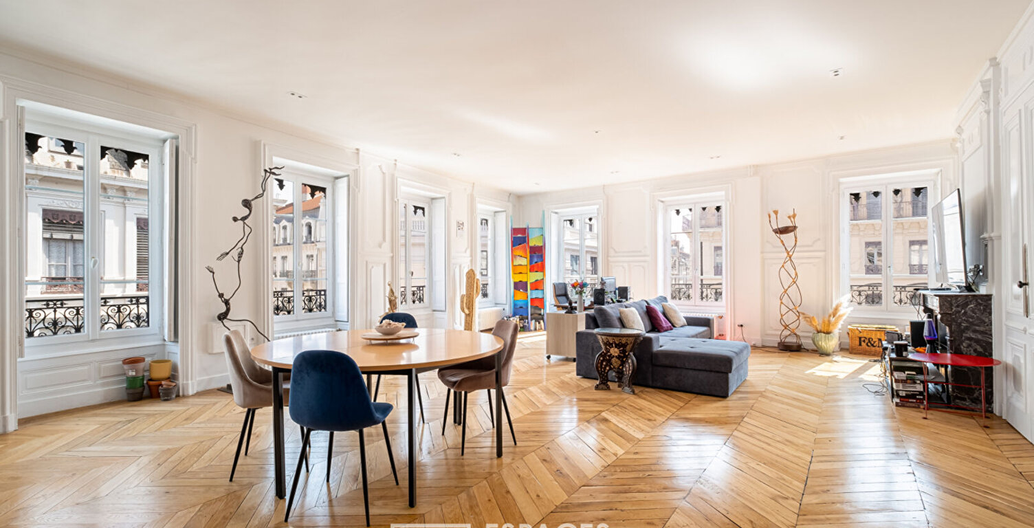 Duplex d'exception en dernier étage Rue du Président Edouard Herriot — photo 1