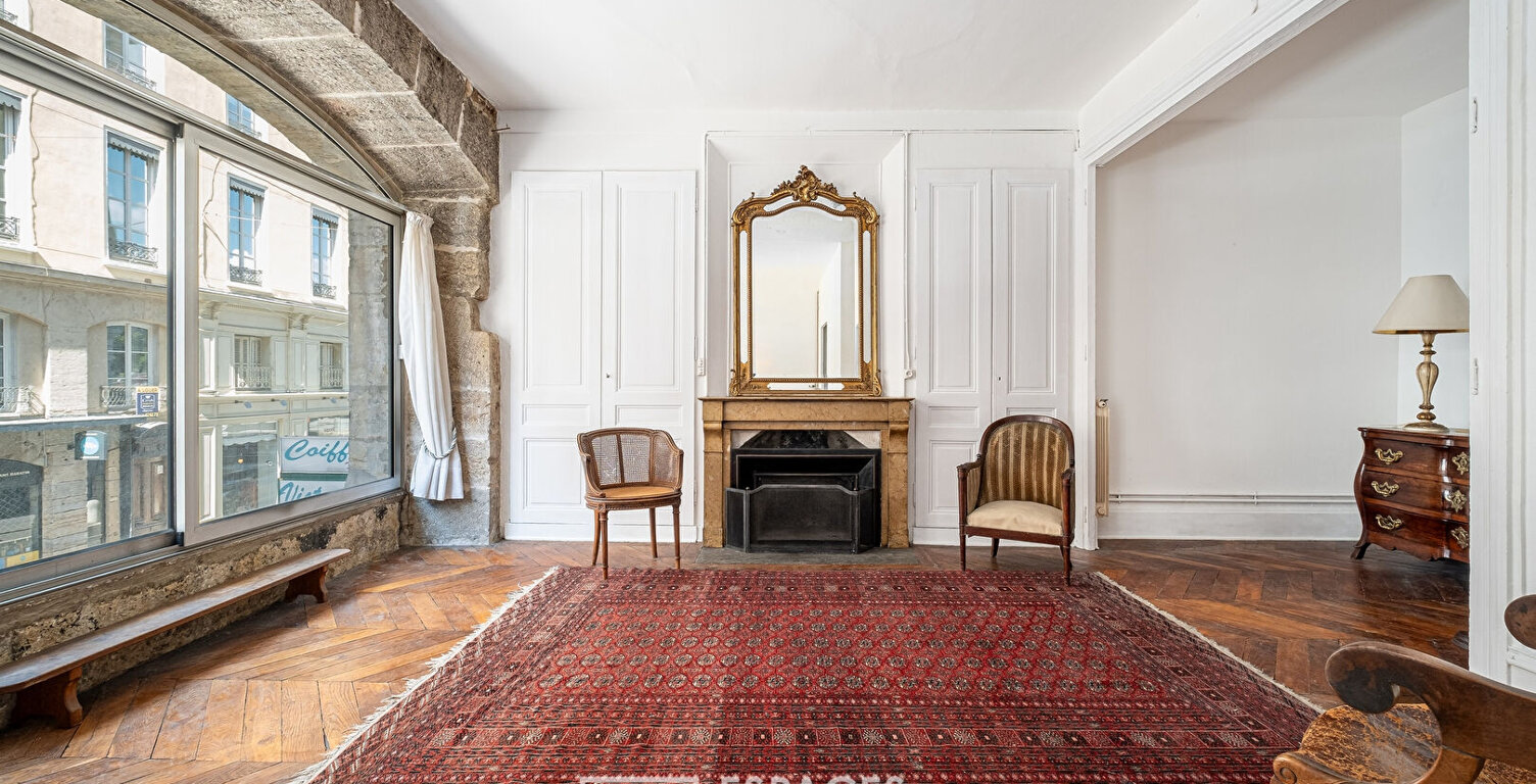 Appartement Place des Celestins — photo 1