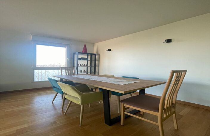 APPARTEMENT 4 PIECES MEUBLE + PARKING EN SOUS-SOL - VUE DEGAGEE — photo 3