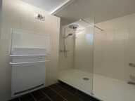 APPARTEMENT 4 PIECES MEUBLE + PARKING EN SOUS-SOL - VUE DEGAGEE — photo 4