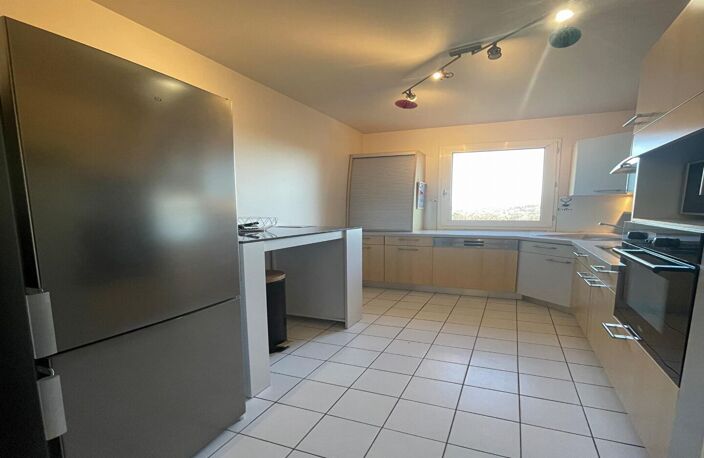 APPARTEMENT 4 PIECES MEUBLE + PARKING EN SOUS-SOL - VUE DEGAGEE — photo 5