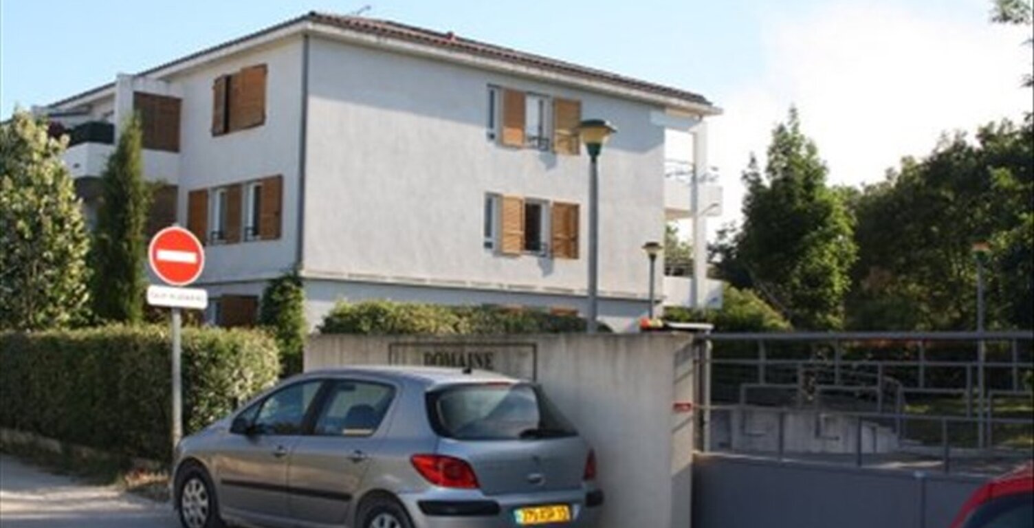 GARAGE LE PUY STE REPARADE - 14.5 m2 — photo 1