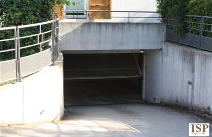 GARAGE LE PUY STE REPARADE - 14.5 m2 — photo 2