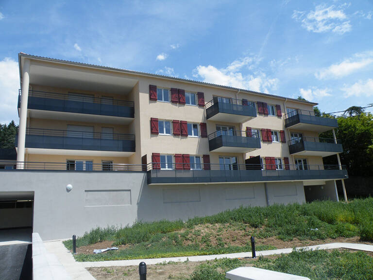 - Vaugneray - Appartement T3  62 M² avec terrasse — photo 1