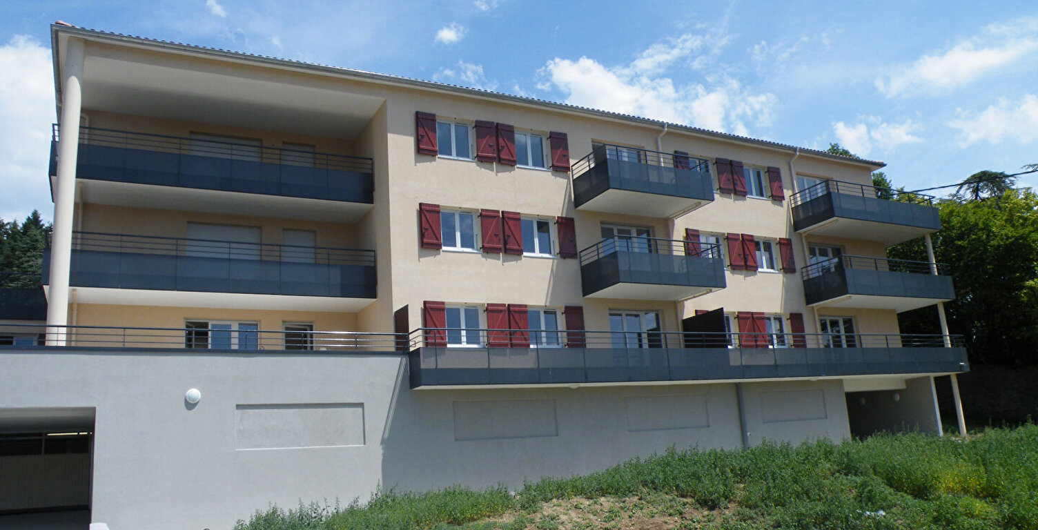 - Vaugneray - Appartement T3  62 M² avec terrasse — photo 1