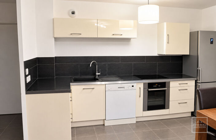 - Vaugneray - Appartement T3  62 M² avec terrasse — photo 4
