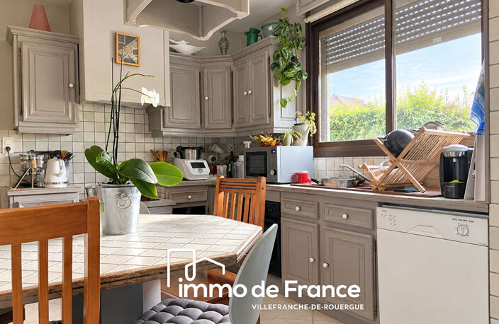 Maison T6 sur deux niveaux , garage et terrain — photo 4