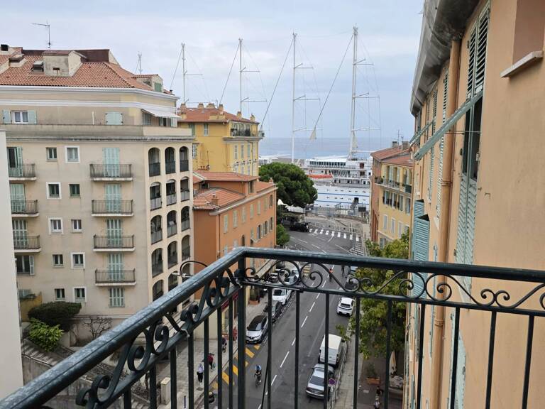 PERLE RARE AU PORT DE NICE (RÉSIDENCE NEPTUNE) — photo 1