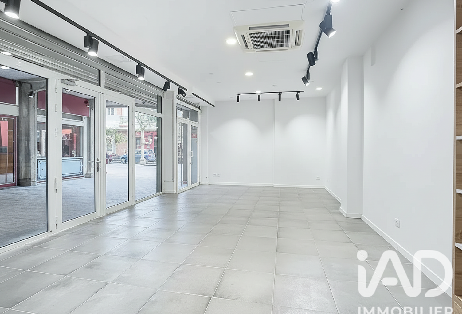 Vente Local commercial 100 m&sup2; — photo 1