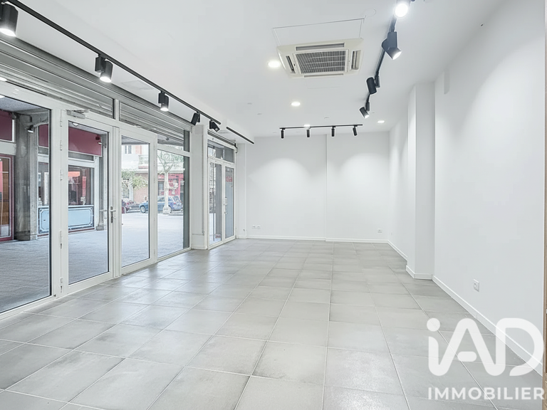 Vente Local commercial 100 m&sup2; — photo 1