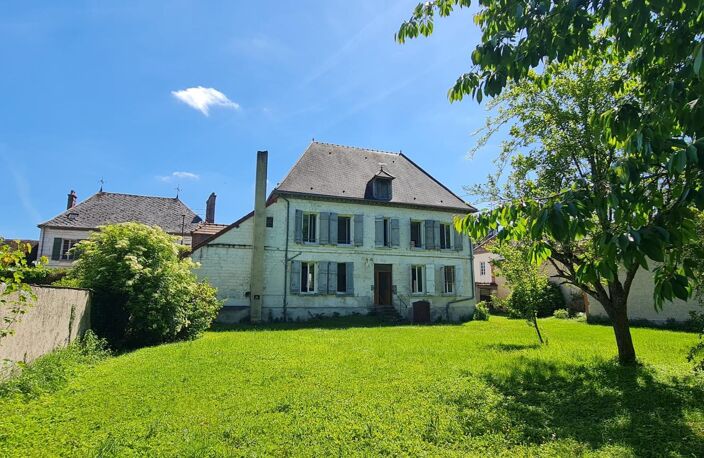 Belle propriété rénovée et bordée par une rivière — photo 2