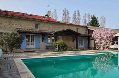 Propriété a vendre de 400 m², une maison principale et un logement attenant sur un terrain arboré de 3600 m² avec piscine et dépendances — photo du bien