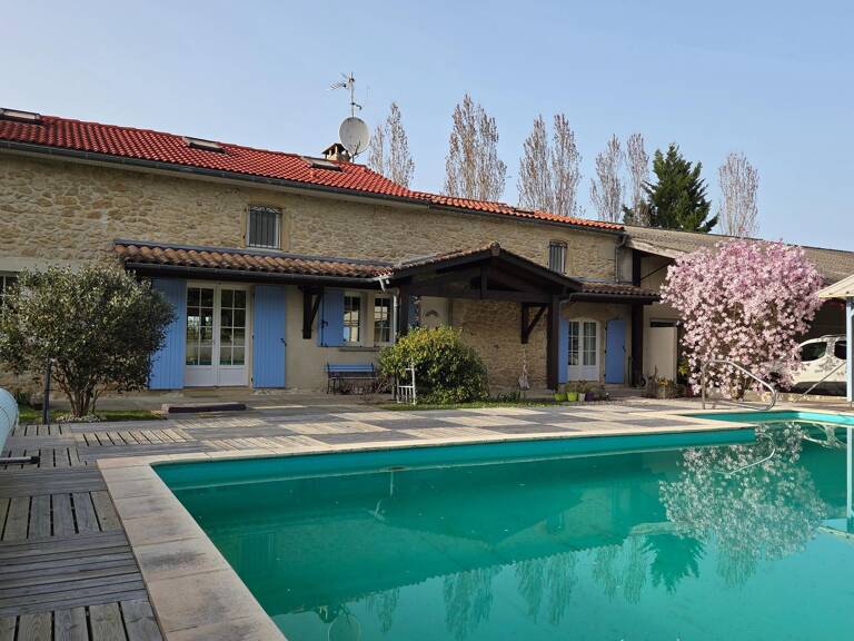 Propriété a vendre de 400 m², une maison principale et un logement attenant sur un terrain arboré de 3600 m² avec piscine et dépendances — photo 1
