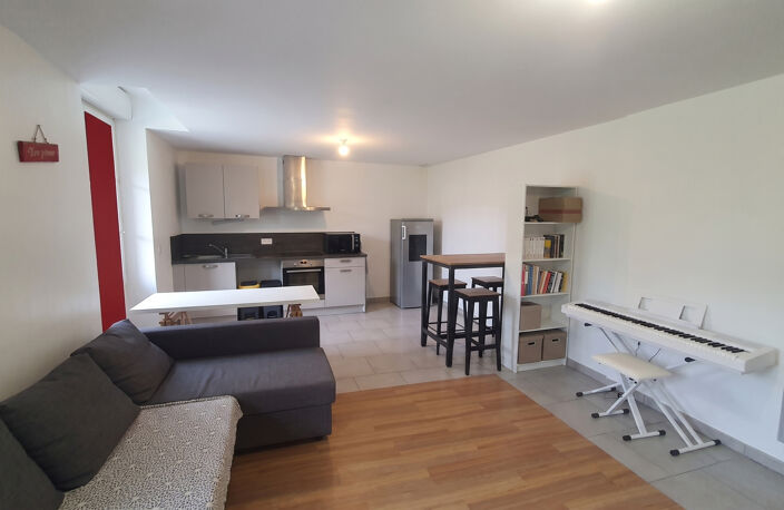 Appartement T3 de 69 m2 avec cuisine équipée et buanderie - — photo 2