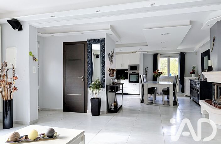 Vente Maison/villa 8 pièces — photo 2