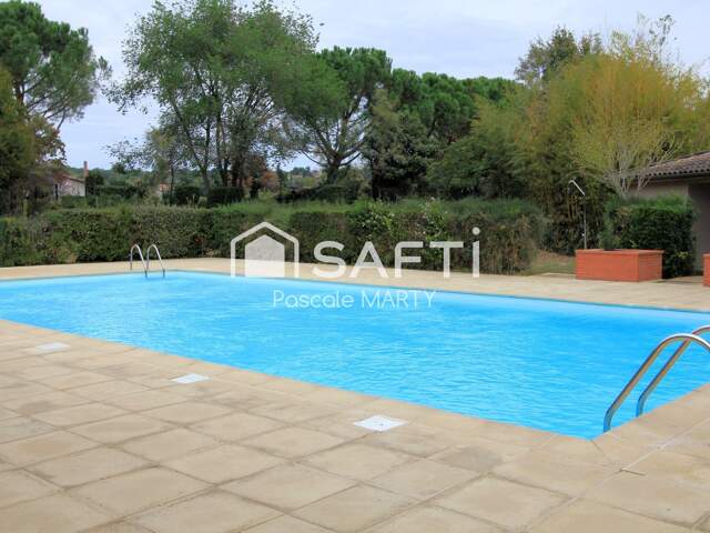T2 rénové, terrasse, pergola, 2 parkings, piscine. — photo du bien