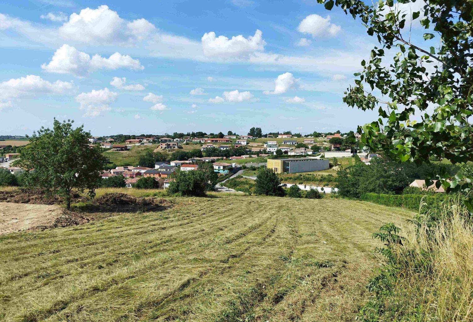 Terrain au coeur du village — photo 1