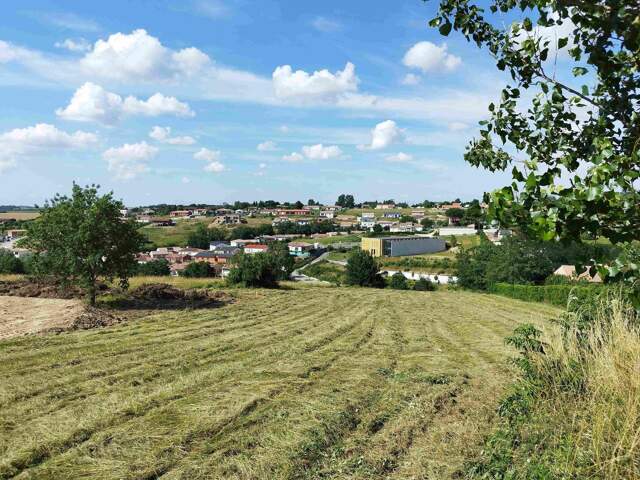 Terrain au coeur du village — photo du bien