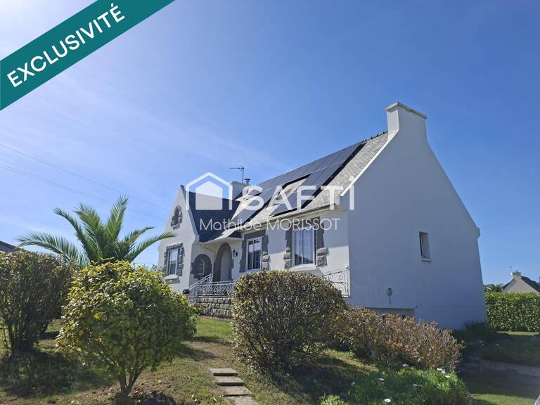 Cléder, maison familiale de plus de 200 m² sur un terrain de 1 138 m² — photo 1