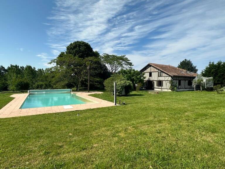 Sublime demeure T6 d'environ 265m² sur 30000m² de terrain avec dépendance et piscine à 10 minutes de Nogaro — photo 1