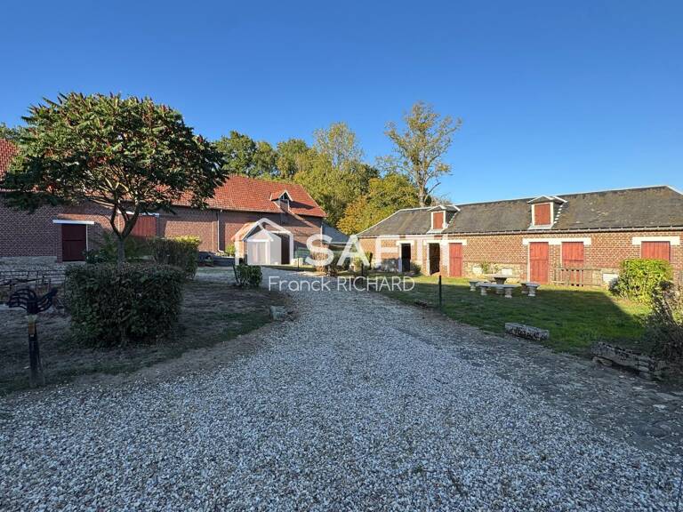 Corps de ferme avec dépendances, 8 300 m² de terrain et possibilité d'acquérir 3,1 hectares supplémentaires — photo 1