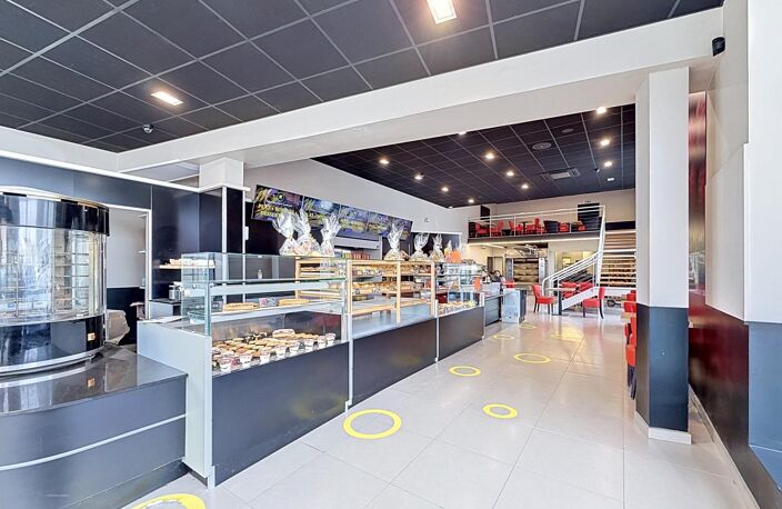 Hénin-Beaumont : local commercial de 563 m² en emplacement visibilité maximale — photo 2