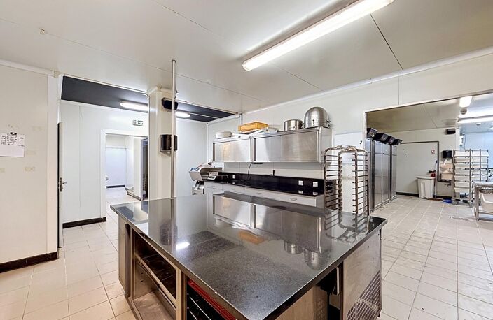 Hénin-Beaumont : local commercial de 563 m² en emplacement visibilité maximale — photo 5