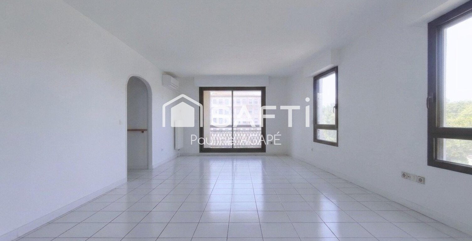 34000 T3 LUMINEUX, CLIMATISÉ, BOX FERMÉ ET DEUX CAVES — photo 1