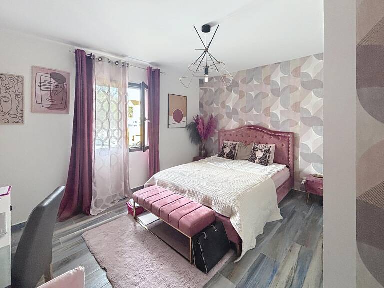 Besançon  Ensemble immobilier 3 logements  341 m²  terrain 1 054 m² — photo 1