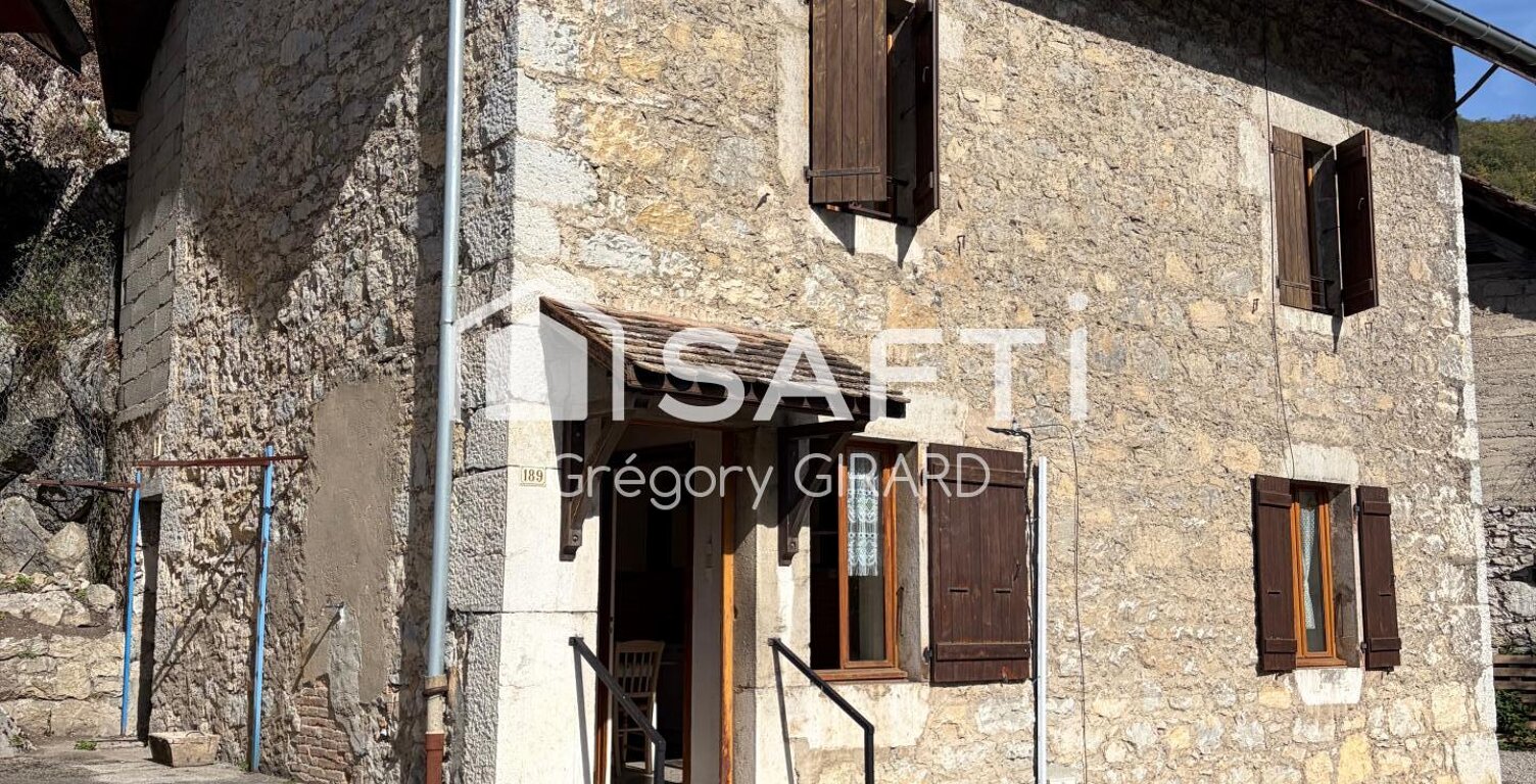 Joli maison de village en pierre avec terrain plat et garage en annexe — photo 1