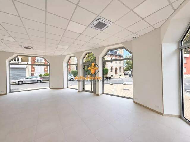 Local commercial lumineux au centre de Tarbes — photo du bien