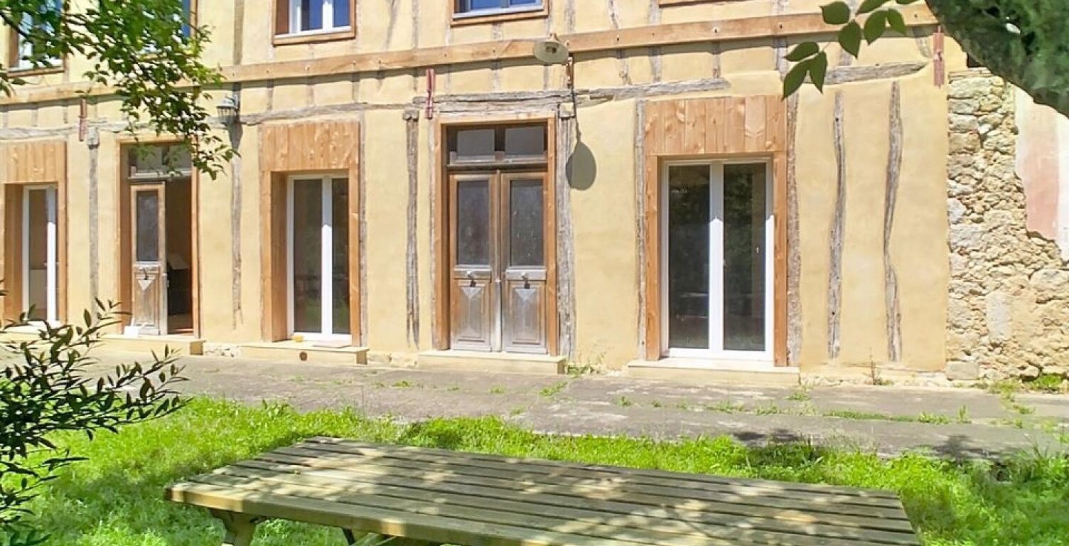 Une jolie ferme très ancienne avec sa maison principale tout juste rénovée — photo 1