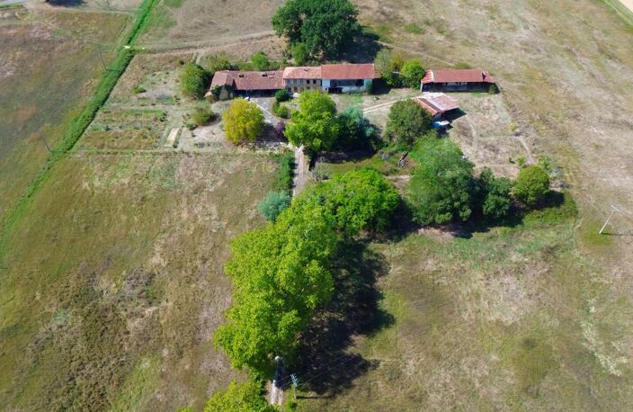 Une jolie ferme très ancienne avec sa maison principale tout juste rénovée — photo 3