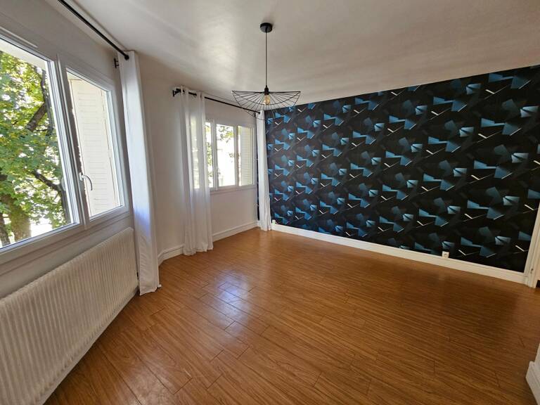 Appartement F4 69 m² situé à 200 m du plan d' eau avec garage — photo 1