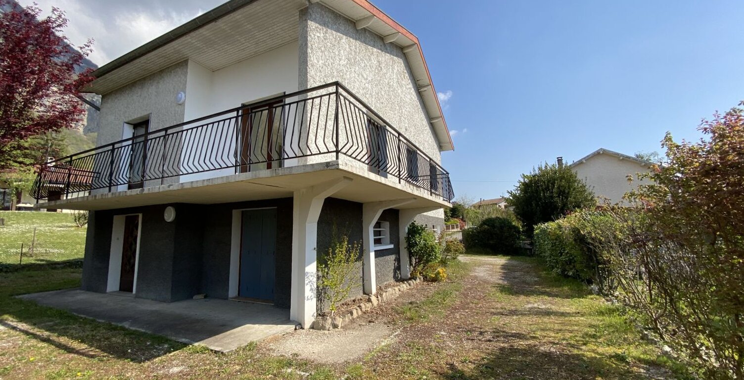 Maison sur les hauteurs — photo 1