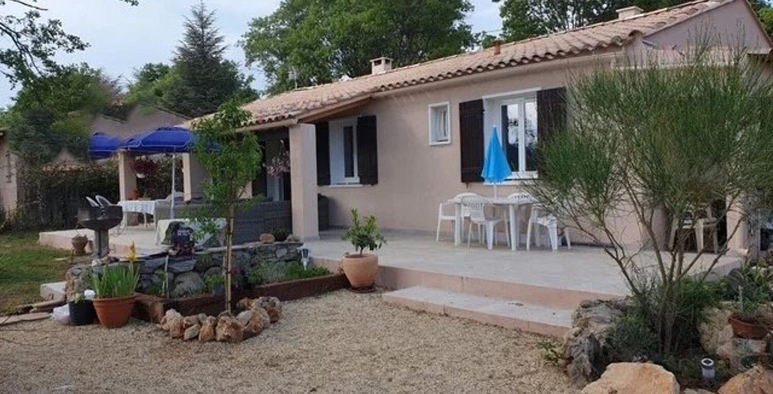 REGUSSE (VAR) - Maison de plain-pied sur 1800 m² de terrain — photo 1