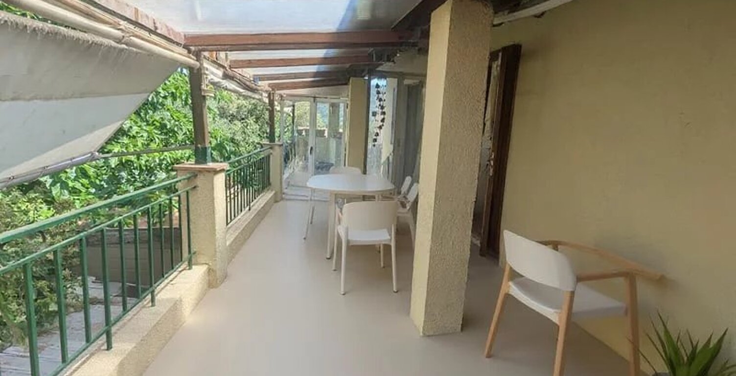 LE MUY - Villa jumelée sur un côté à rénover - vue imprenable — photo 1