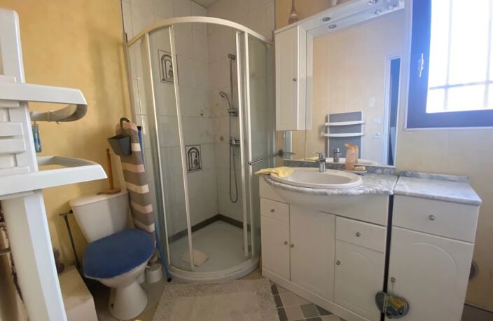 LE MUY - Villa jumelée sur un côté à rénover - vue imprenable — photo 4