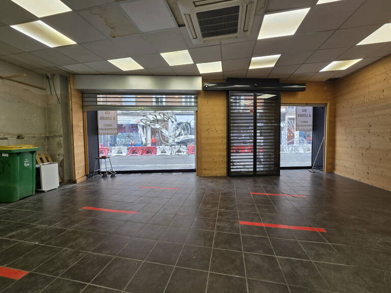 GRENOBLE CENTRE   LOCAL COMMERCIAL D'ENVIRON 90 M2 — photo 1