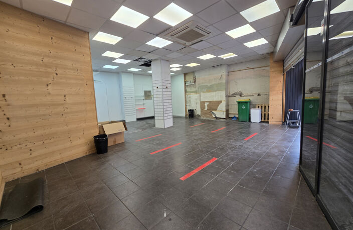 GRENOBLE CENTRE   LOCAL COMMERCIAL D'ENVIRON 90 M2 — photo 2
