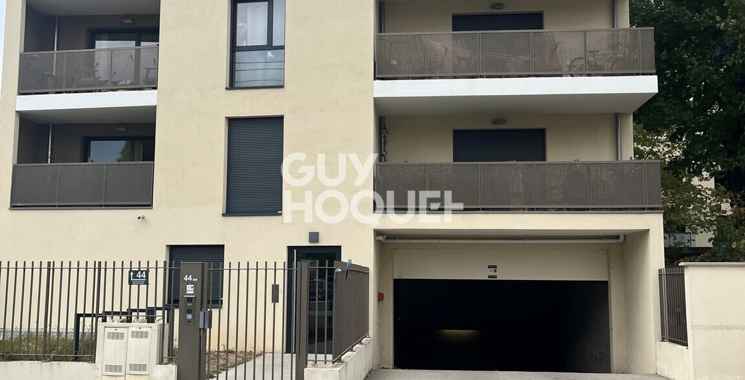 parking — photo 1