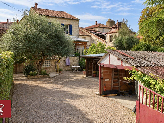 Maison en pierre avec dépendances — photo du bien