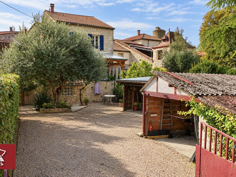 Maison en pierre avec dépendances — photo 1