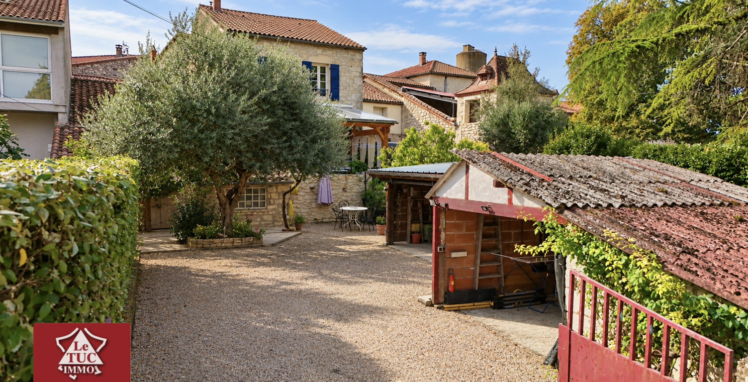 Maison en pierre avec dépendances — photo 1