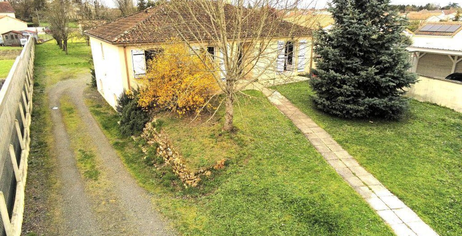 Maison de village - 110m² - Availles-en-Châtellerault — photo 1